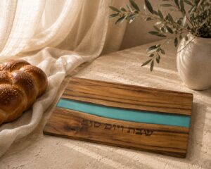 מגש חלה עץ בשילוב אפוקסי | תכלת