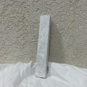 בית מזוזה מבטון שמע ישראל - לבן אפור